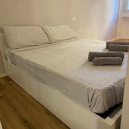 Isola Studio Apartment Milan